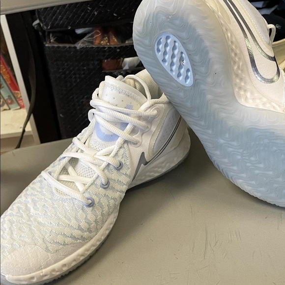 7.5 NIKE KD TREY - Picture 9 of 12